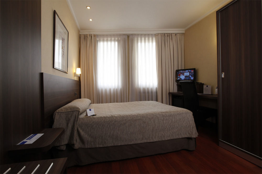 Hotel Yoldi Pamplona Exterior photo