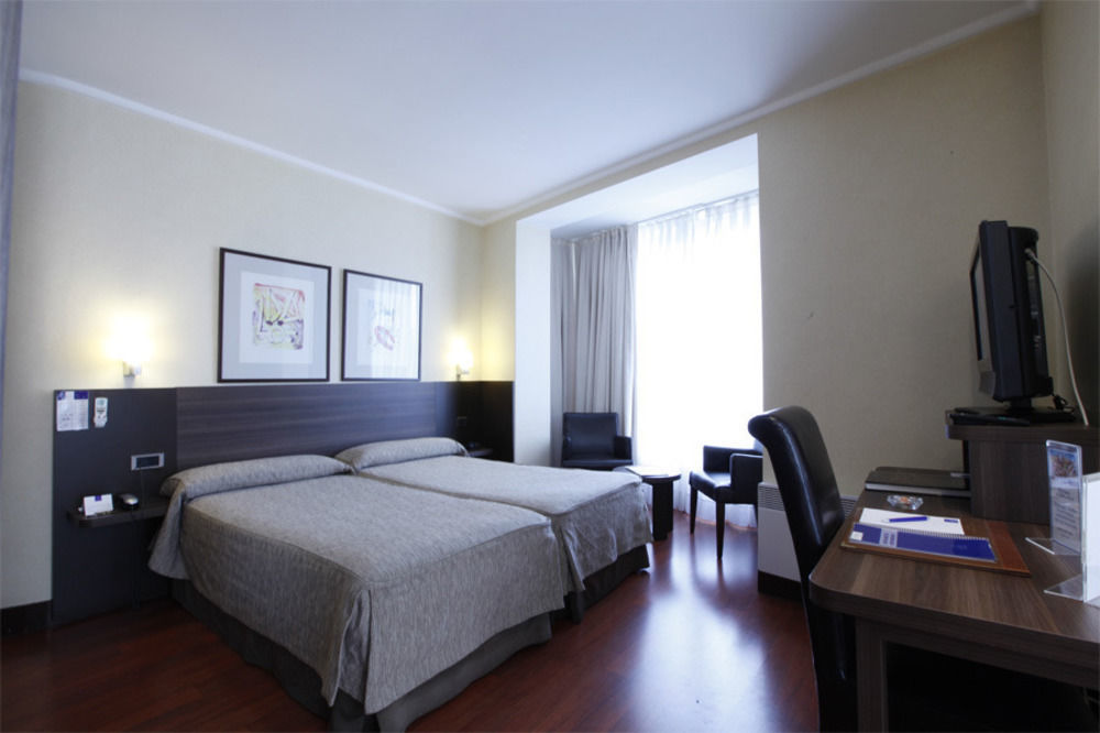 Hotel Yoldi Pamplona Exterior photo