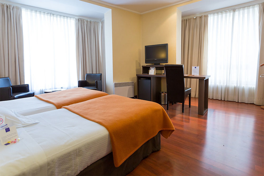 Hotel Yoldi Pamplona Exterior photo