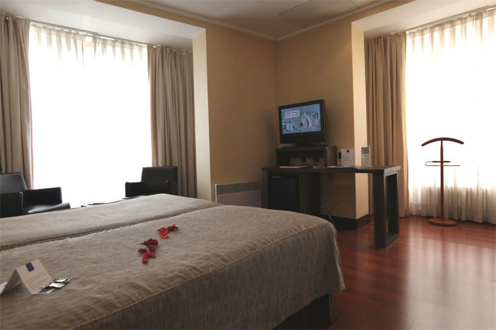 Hotel Yoldi Pamplona Exterior photo