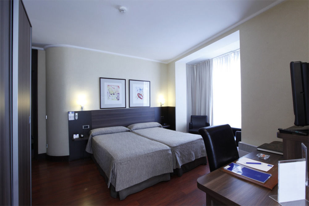 Hotel Yoldi Pamplona Exterior photo