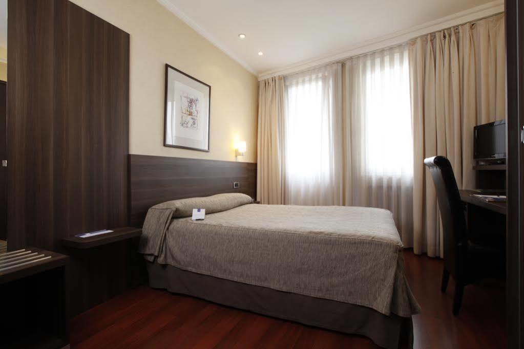 Hotel Yoldi Pamplona Exterior photo